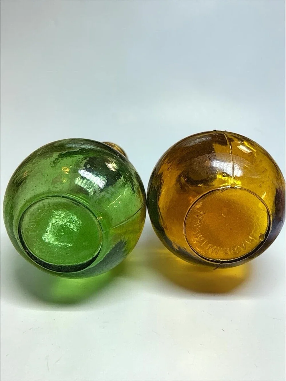 Vintage Light Bulb Salt Pepper Shakers Green & Amber Glass Metal Tops 4